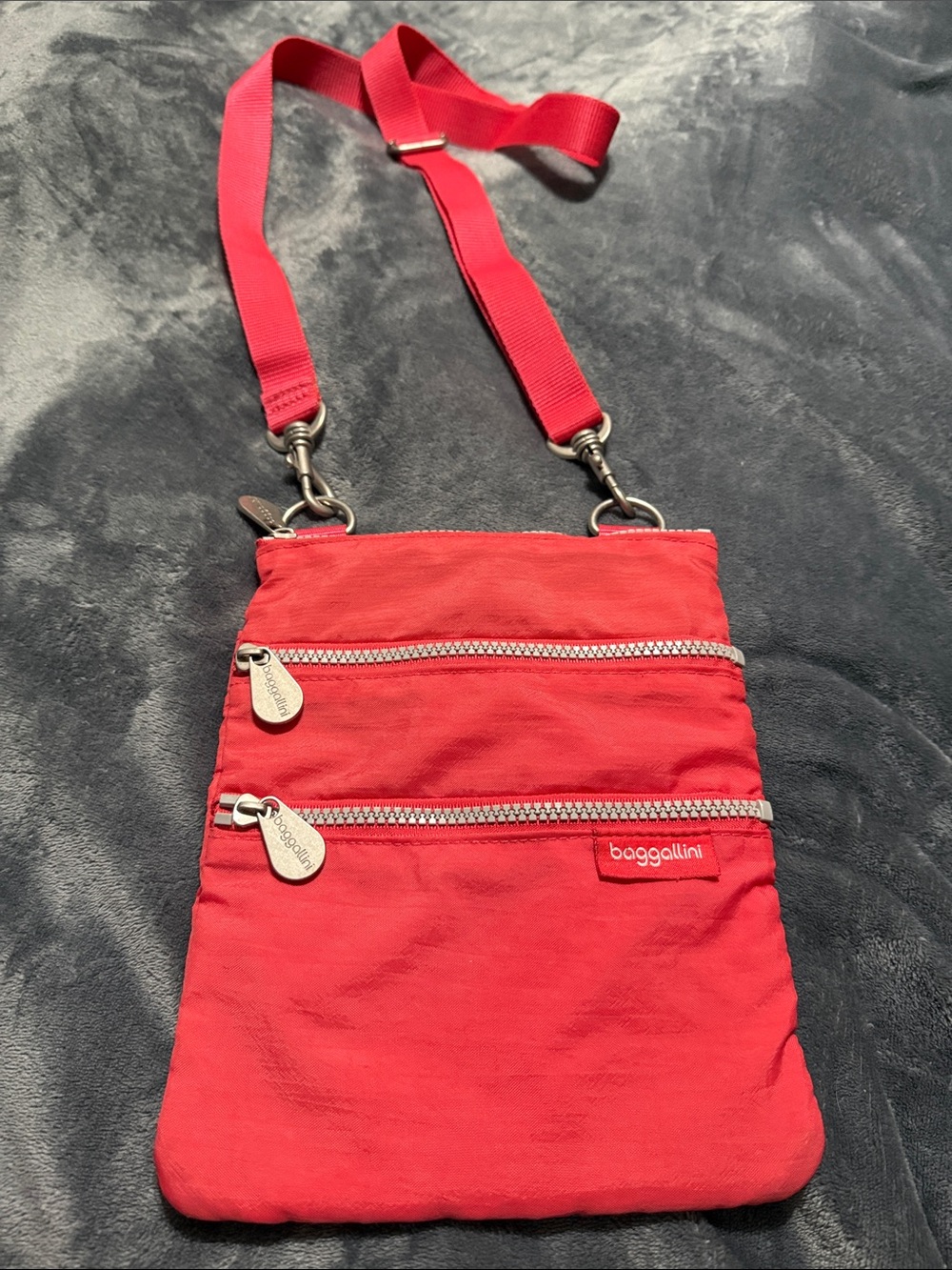 Baggallini Coral Compact Crossbody with Dual Zip Pockets